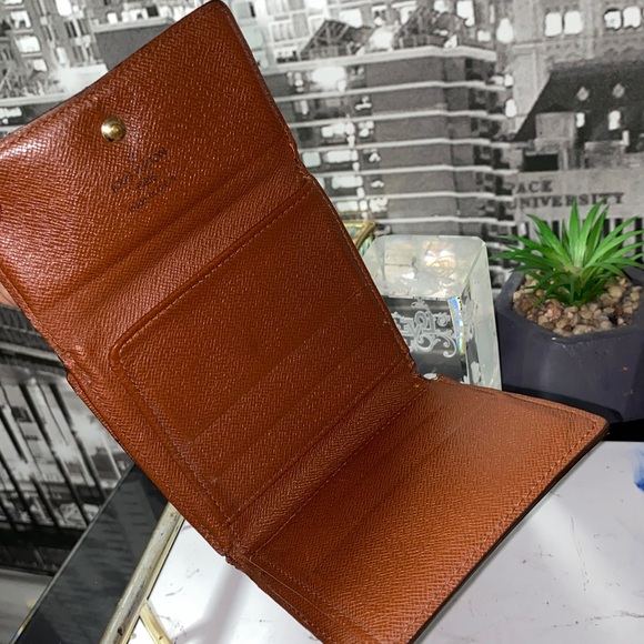 Authentic Louis Vuitton Monogram Elise Wallet - Picture 8 of 16